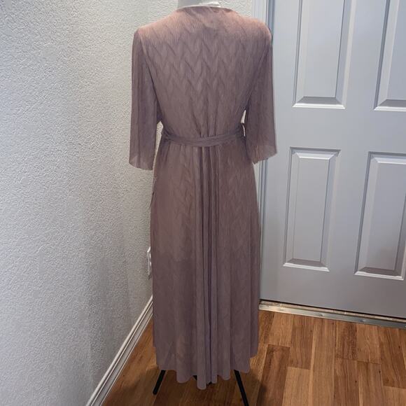 Liquorish Maxi Crinkled Wrap Dress Beige NWT Sz 8 Polyester Short Sleeve - Picture 4 of 12